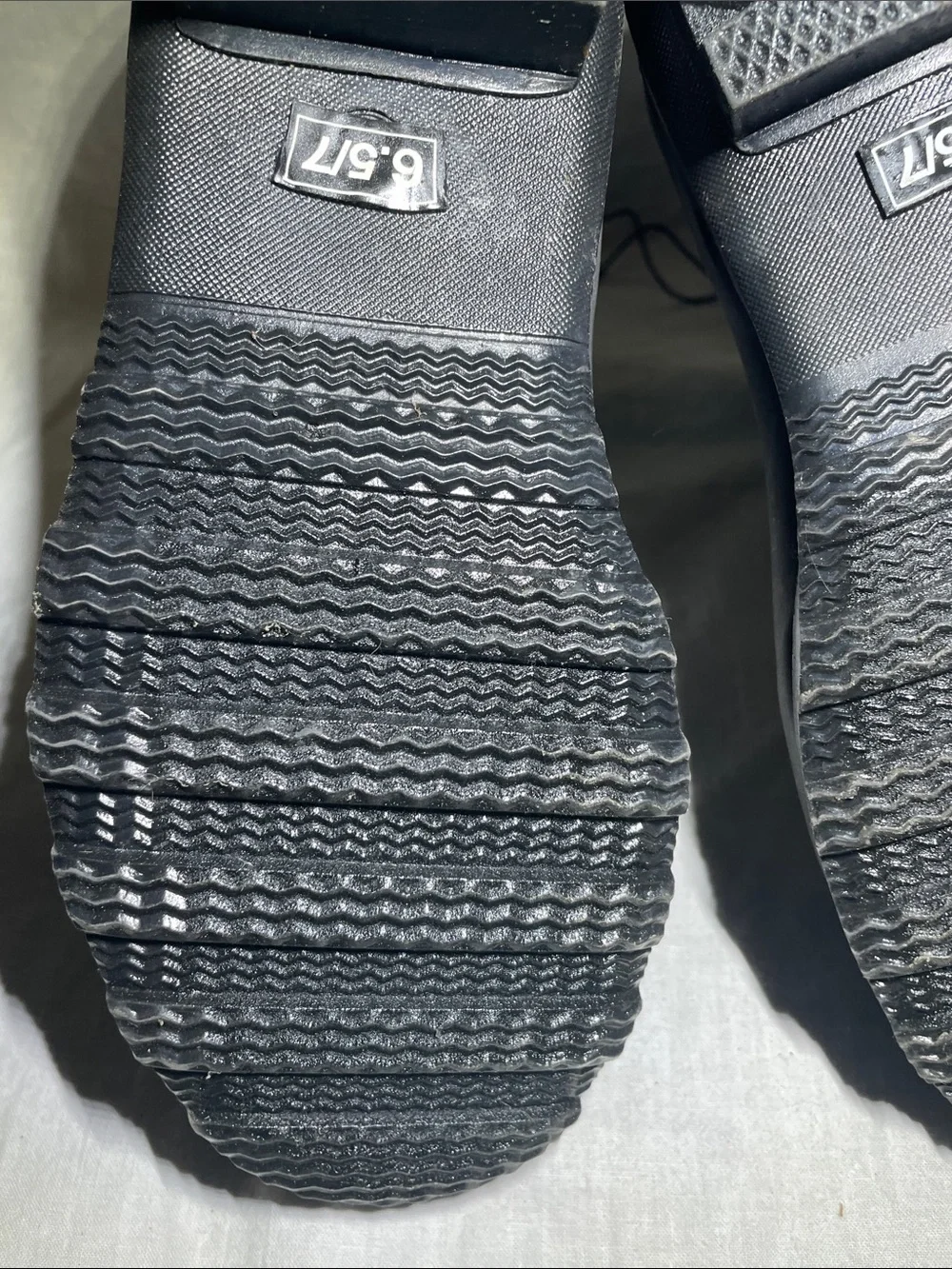 NEW PENNYSUE Women’s Chelsea Ankle Rain Boots Paw Print Gray/Black Size 6.5 / 7